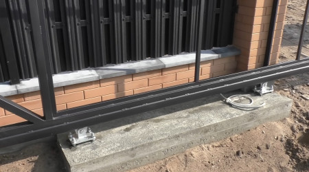 Як зробити фундамент під відкатні ворота