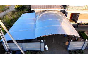 Як правильно стелити полікарбонат на навіс