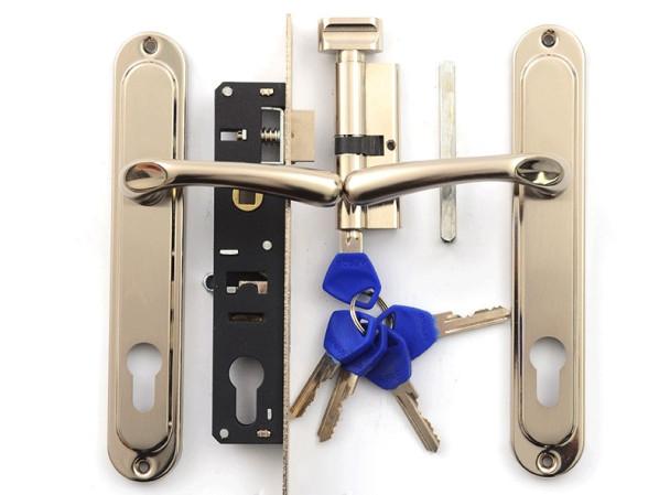 Механический врезной замок для калитки – фото