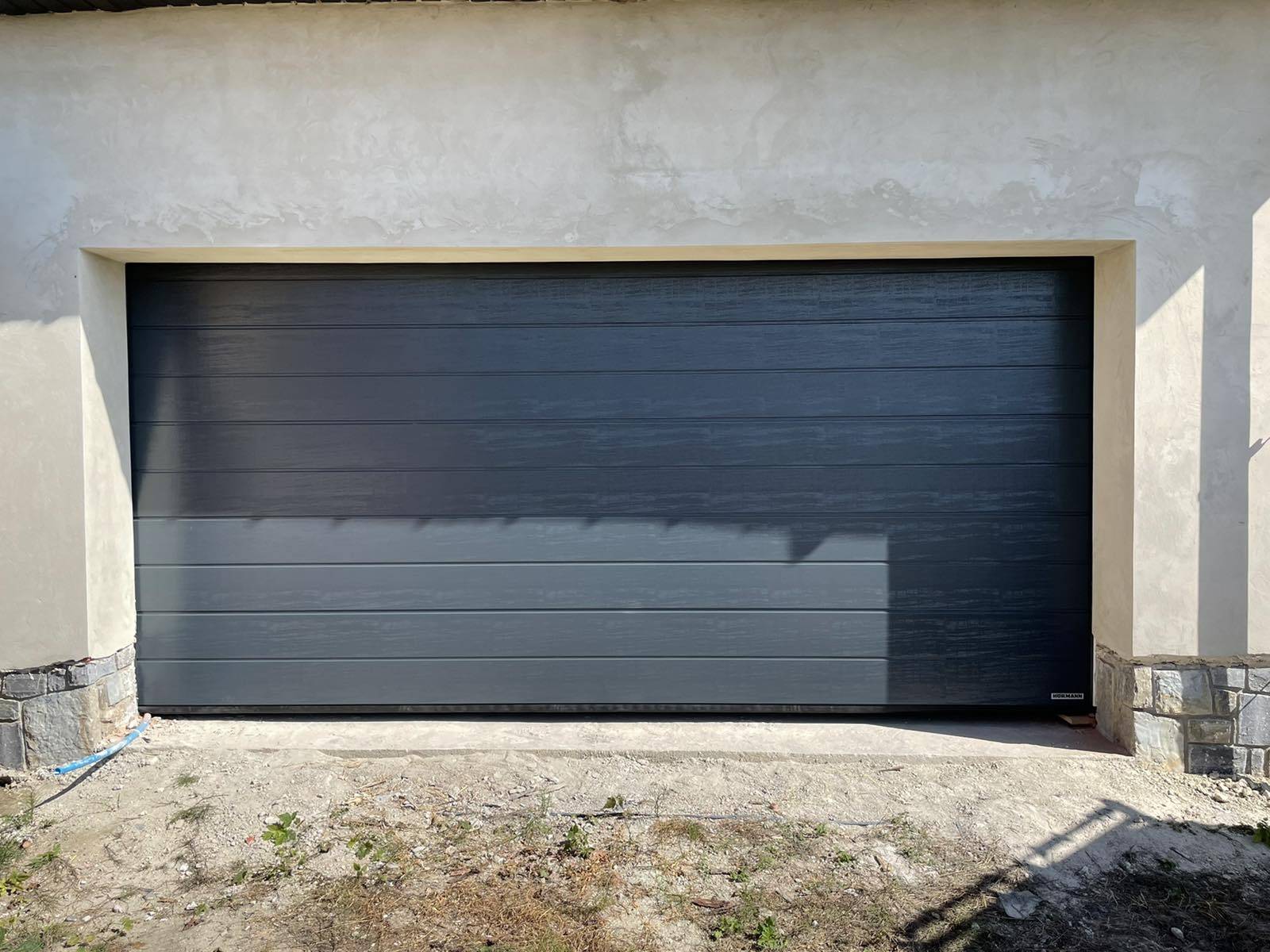 Як встановити секційні гаражні ворота