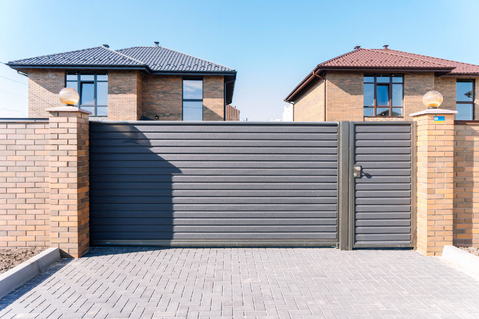 Автоматичні ворота відкатні з хвірткою - варіант 2